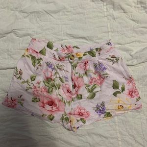 FOREVER 21 SHORTS SIZE MEDIUM